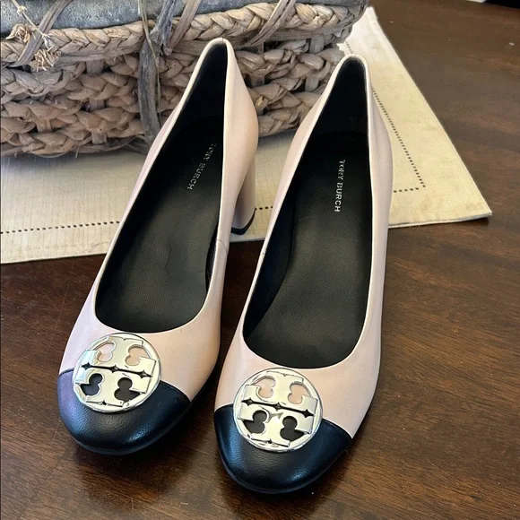 Tory Burch Pumps Size 7 1/2 NWOT - Picture 1 of 9